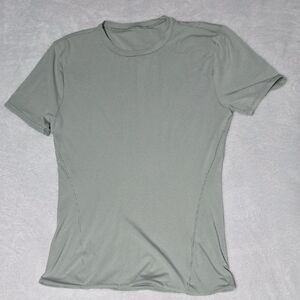 Lululemon Womans Sage Green Short Sleeve Top Sz 2